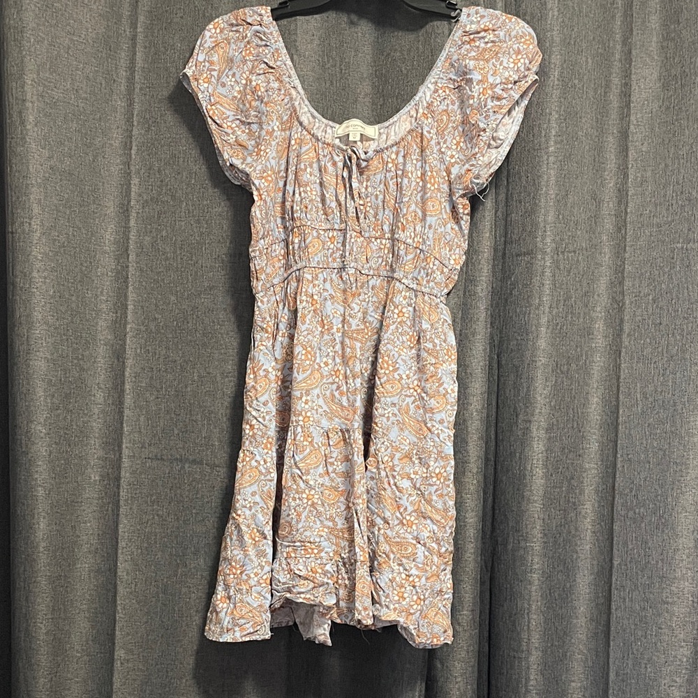 Short Scoop-Neck Paisley Women's Dress in Peach and Light Blue